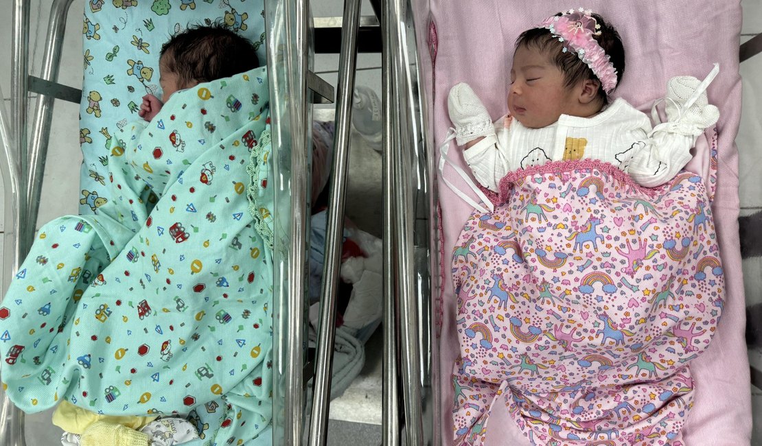 Mãe de relata emoção do nascimento de gêmeos no Hospital da Mulher