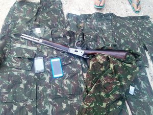 Soldado é preso com rifles e fardamentos do exército no Barro Duro