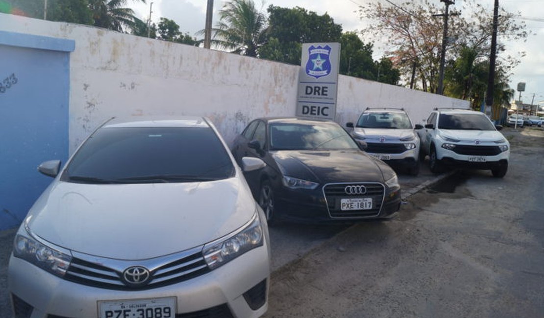 Polícia prende dois suspeitos e apreende 17 carros com documentação falsa em Alagoas