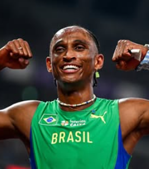 Alison 'Piu' bate recorde mundial nos 400 m com barreiras, em Zurique