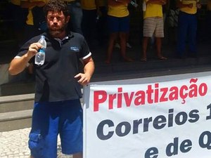 Funcionários dos Correios discutem greve contra a privatização