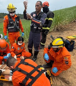 Mulher fica gravemente ferida após veículo despencar de ribanceira em Matriz de Camaragibe