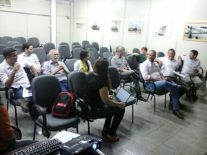Órgãos ambientais discutem prevenção de acidentes com derramamento de óleo no mar