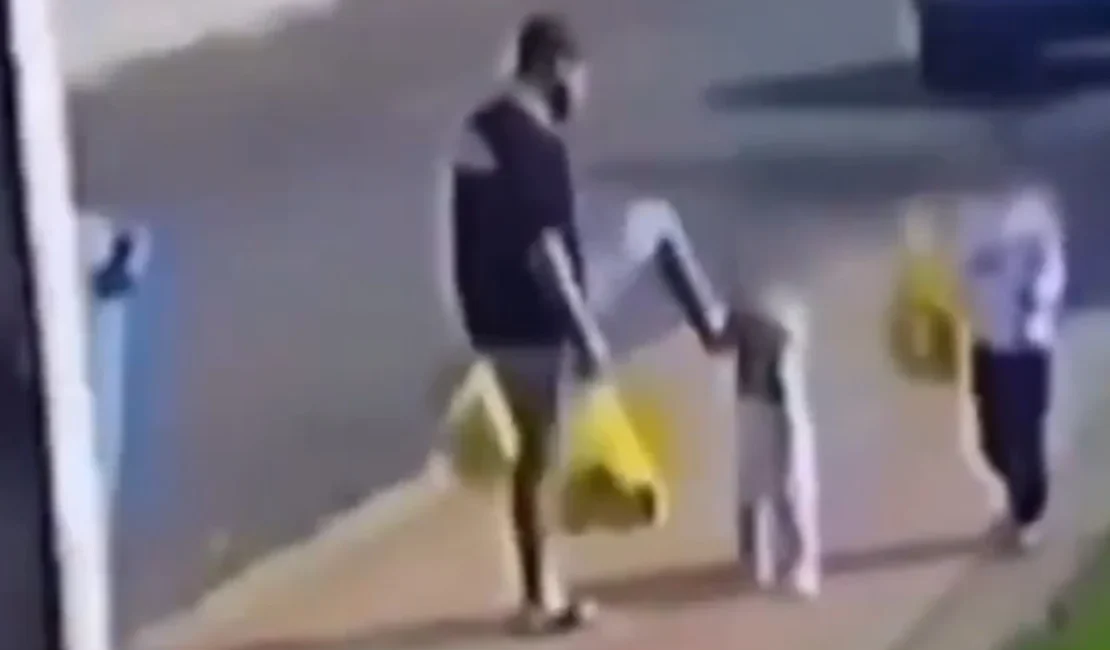 Polícia encontra ferimentos no irmão de menina chutada pelo pai no PR