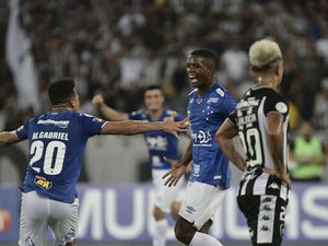 Cruzeiro vence Botafogo fora de casa e deixa a zona do rebaixamento