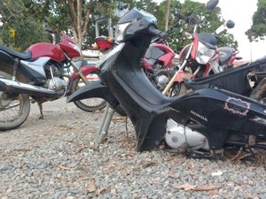 Duas motos foram encontradas na zona rural do município de Lagoa da Canoa