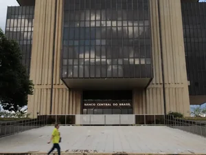 Mercado melhora expectativa sobre economia com PIB a 2,14%