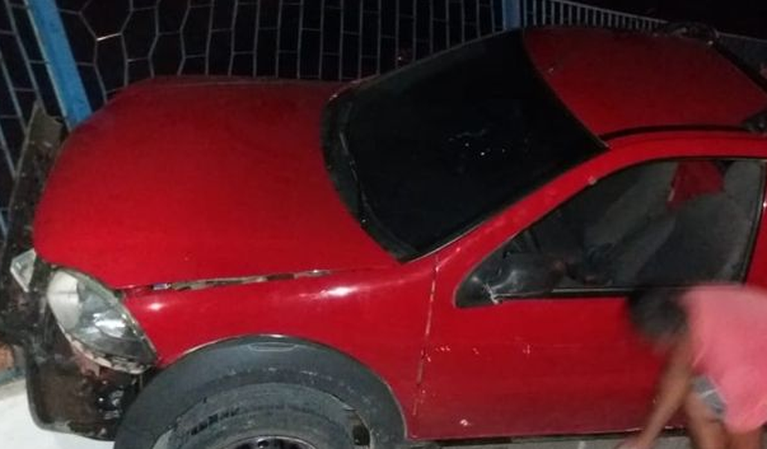 Homem fica ferido depois de capotar veículo em Delmiro Gouveia