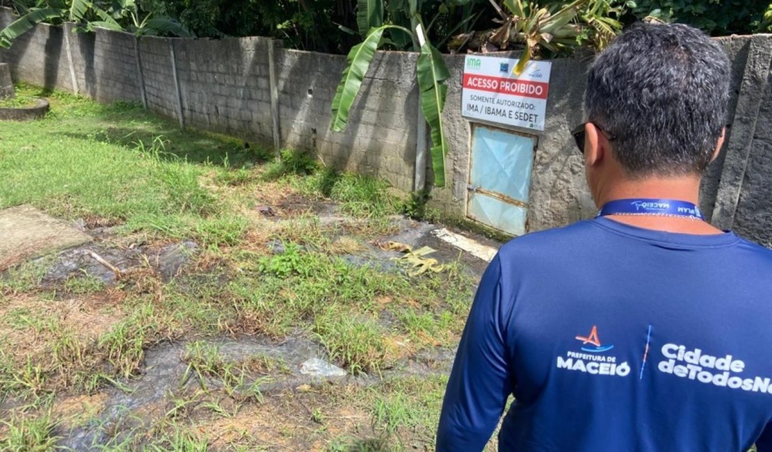 Condomínio é flagrado despejando esgoto sem tratamento em riacho de Maceió