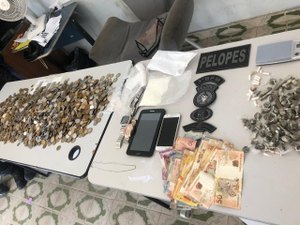 Filho de dona de mercadinho é preso com mais de R$ 3 mil em dinheiro e drogas em Arapiraca