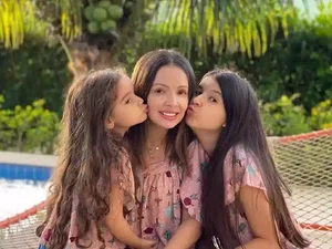 MP é acionado após público denunciar mãe youtuber do canal Bel para meninas