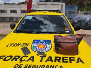 Idosa cochila enquanto espera transporte e tem bolsa furtada em rodoviária de Novo Lino