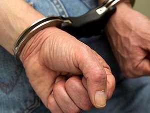 Jovem é preso suspeito de porte ilegal de arma de fogo