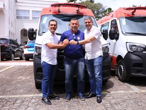 São Sebastião recebe nova ambulância para reforçar o atendimento do SAMU