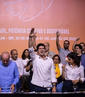 Com presença de Lula e Motta, PSB oficializa João Campos na presidência nacional do partido