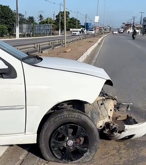 Motorista perde controle da direção, sai da pista e assusta moradores na AL-220, em Arapiraca