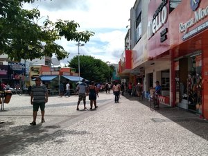 Comércio tem movimento fraco às vésperas de Carnaval