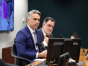 Rafael Brito aprova projeto que cria pré-vestibular para alunos de escolas públicas