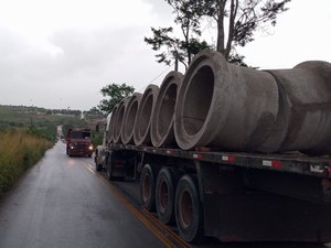 Desvio da ponte que liga os povoados rurais de Arapiraca e Feira Grande está sendo construído