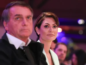 Governo retira sigilo de 100 anos de visitas a Michelle Bolsonaro