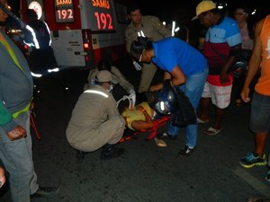 Acidente na Avenida José Alexandre fere duas pessoas
