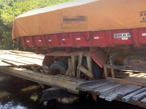 Jequiá: Ponte desaba parcialmente durante passagem de carreta