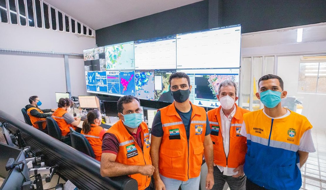 Prefeito JHC monitora chuvas e anuncia medidas de apoio às famílias