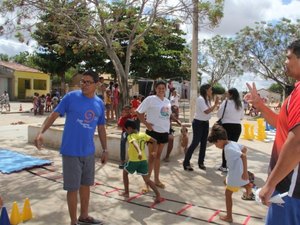 Moradores de São Sebastião recebem atividades esportivas e de lazer