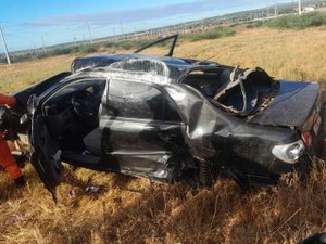 Capotamento deixa motorista ferido na Avenida Rotary, em Palmeira dos Índios