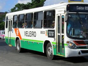 Três homens são presos suspeitos de assaltar um ônibus em Maceió 