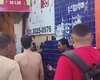 Homem discute com mulher, dá facada em outro homem e é contido por populares no Jacintinho