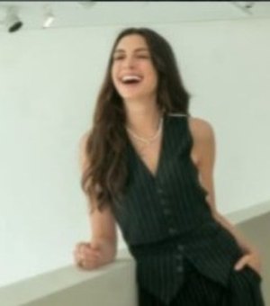 Anne Hathaway reage após ser eleita a mulher mais bonita do mundo