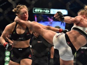 Holly nocauteia Ronda e é a nova campeã do UFC