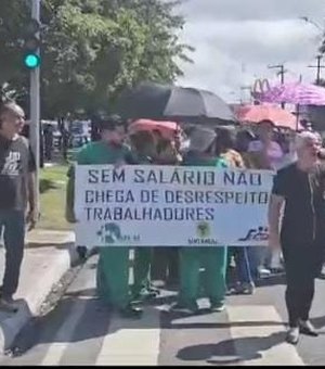 [Vídeo] Trabalhadores do Hospital Veredas voltam a bloquear Av. Fernandes Lima