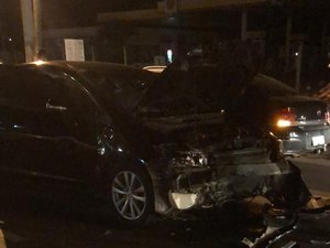 Acidente deixa trânsito lento na Avenida Menino Marcelo