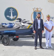 Deputado Federal Delegado Fabio Costa entrega moto aquática à Marinha em Alagoas