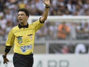 Trio de Minas Gerais apita CSA x Fortaleza, segunda-feira, em Maceió