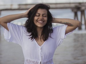 May Honorato canta amor para tempos sombrios e de incertezas