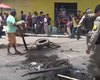 [Vídeo] Moradores do Benedito Bentes bloqueiam via princial do bairro em protesto contra falta de água