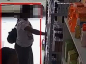Mulher é flagrada furtando loja no Centro de Arapiraca