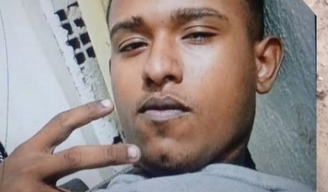 Jovem é executado a tiros no meio da rua no bairro de Bebedouro, em Maceió