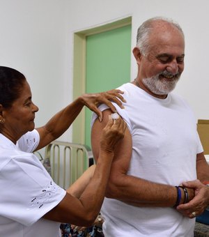 Saiba quais são as vacinas recomendadas para idosos no calendário nacional