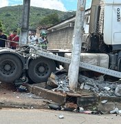Motociclista morre após parar embaixo de caminhão em Palmeira dos Índios