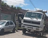 Após denúncia do 7Segundos, prefeitura retira sucatas que empresário colocou na rua