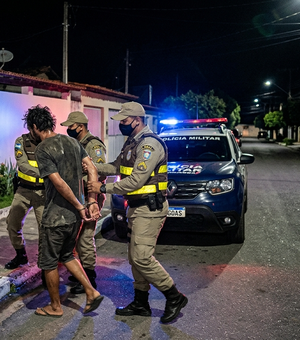 Homem sob efeito de drogas é detido após invadir a casa da tia  em Palmeira dos Índios