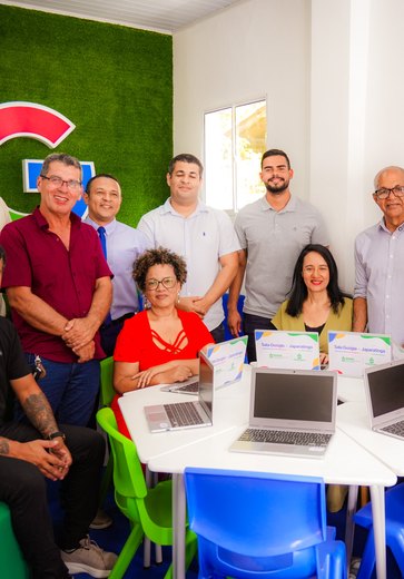 Prefeitura de Japaratinga inaugura Sala Google para alunos da rede municipal