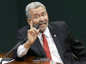 Paulão desmente desistir de candidatura ao Senado e anuncia irmãos Barbosa, Júlio Cesar e Teca Nelma candidatos pelo PT