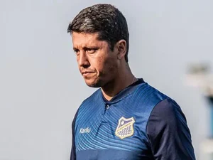 Santos acerta contratação do técnico Thiago Carpini