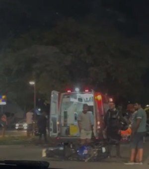 Colisão entre moto e caminhão deixa homem gravemente ferido na Durval de Góes Monteiro