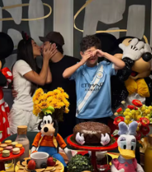 Gabriela Versiani organiza café da manhã da Disney para filho de Huff e Marília nos EUA